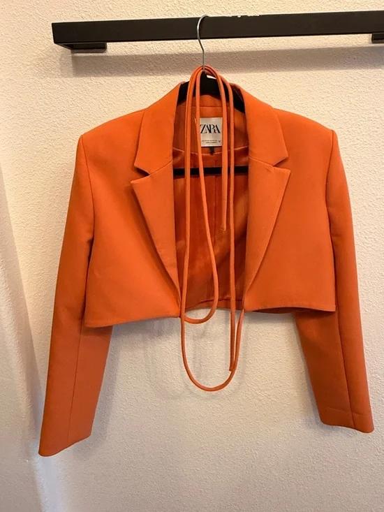 Suit set: High-Waist Tailored Skort and Cropped Blazer - Picture 3 of 8